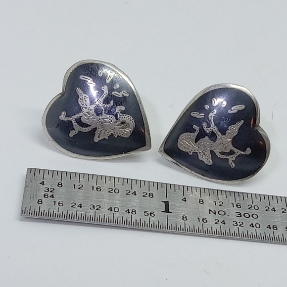 * vintage antique Niello Siam dancer sterling silver screwback heart earrings - Picture 2 of 4